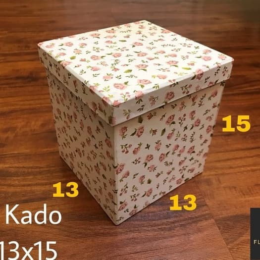 

Kotak Kado Gift Box 13x13x15 Kotak Hadiah Souvenir Hampers Box Kado