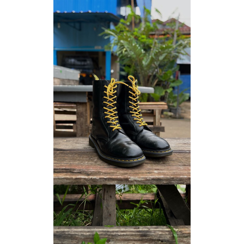 Dr martens 1490 black smooth