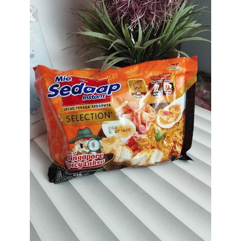 

Mie sedap goreng spicy laksa Singapore