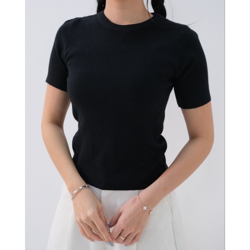 basic knit short sleeve top pinkdose | Kaos Wanita Polos Hitam – Bahan Halus & Adem | Daily Wear | c