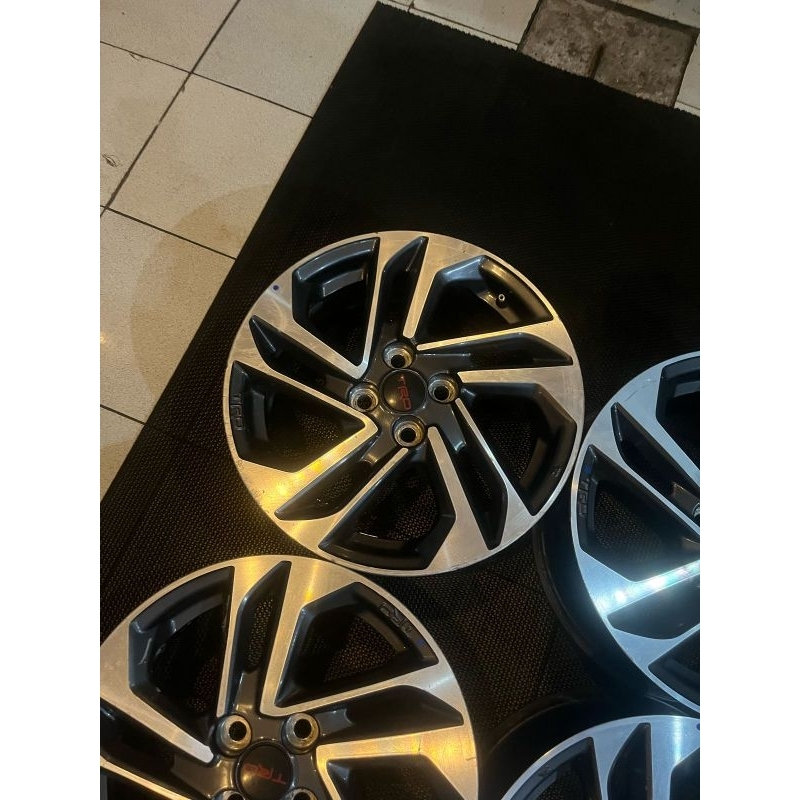Velg oem YARIS R16 PCD 4X100