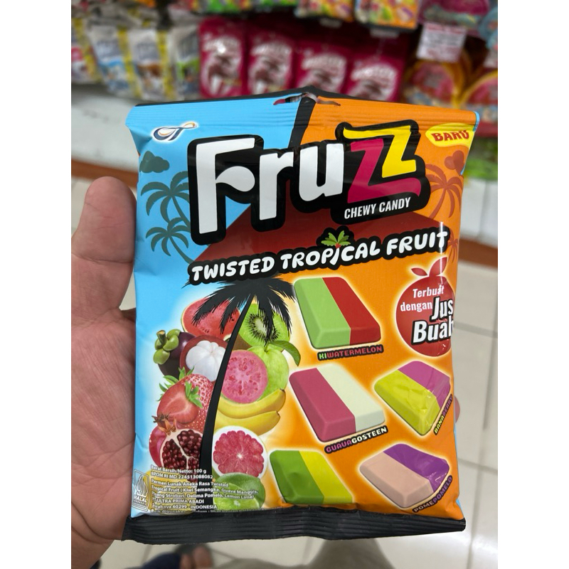 

Fruzz Twisted tropical fruit 100gr permen
