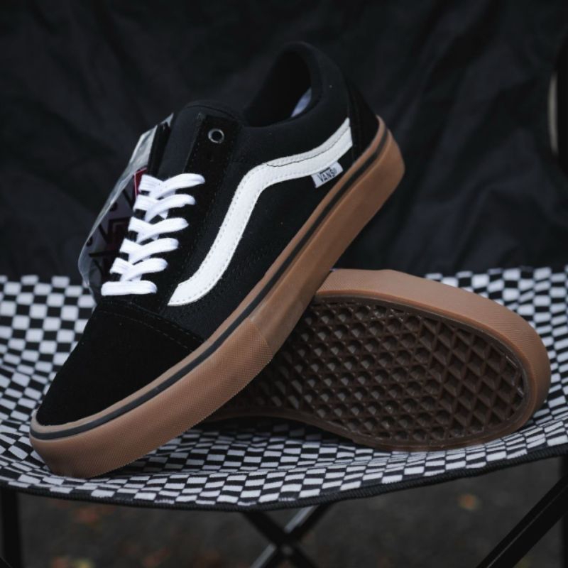 Original Vans Old Skool Pro “ Black / White / Medium Gum .