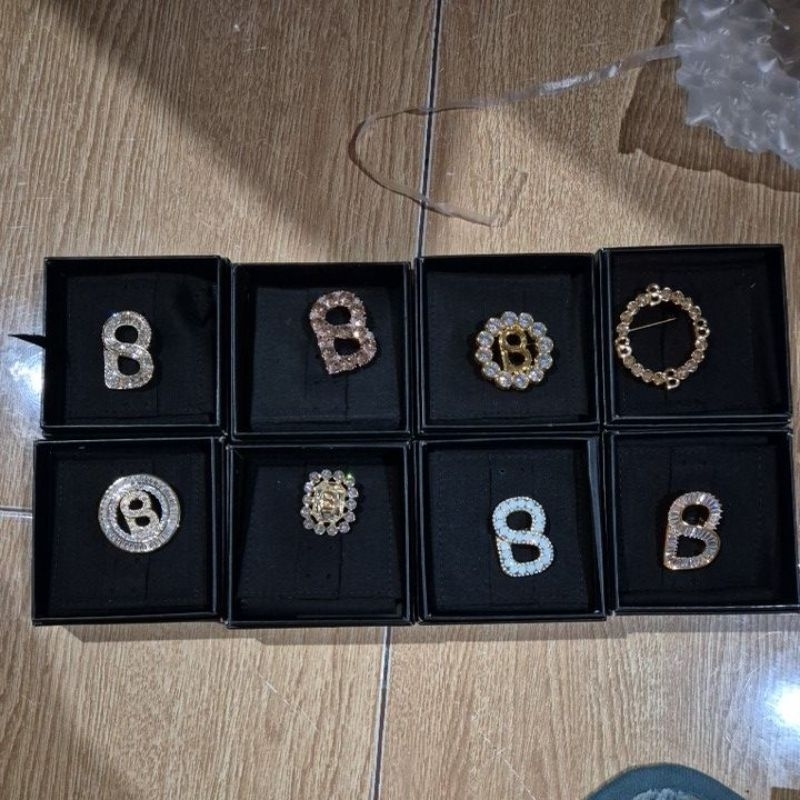 READY SIAP KIRIM  BUTTONSCARVES BROOCH ORIGINAL BEAUTY CASE TAS MAKE UP D3