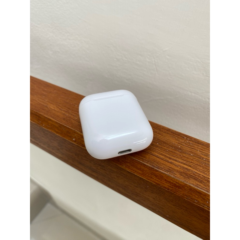 AirPods 2nd Gen (non wireless charging)