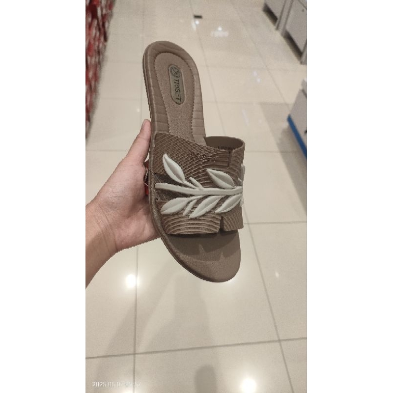 Sandal karet wanita brand Triset