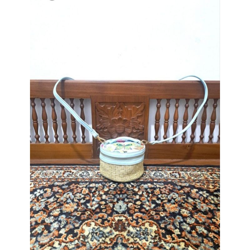 Tas sling bag estee lauder sling wanita biru