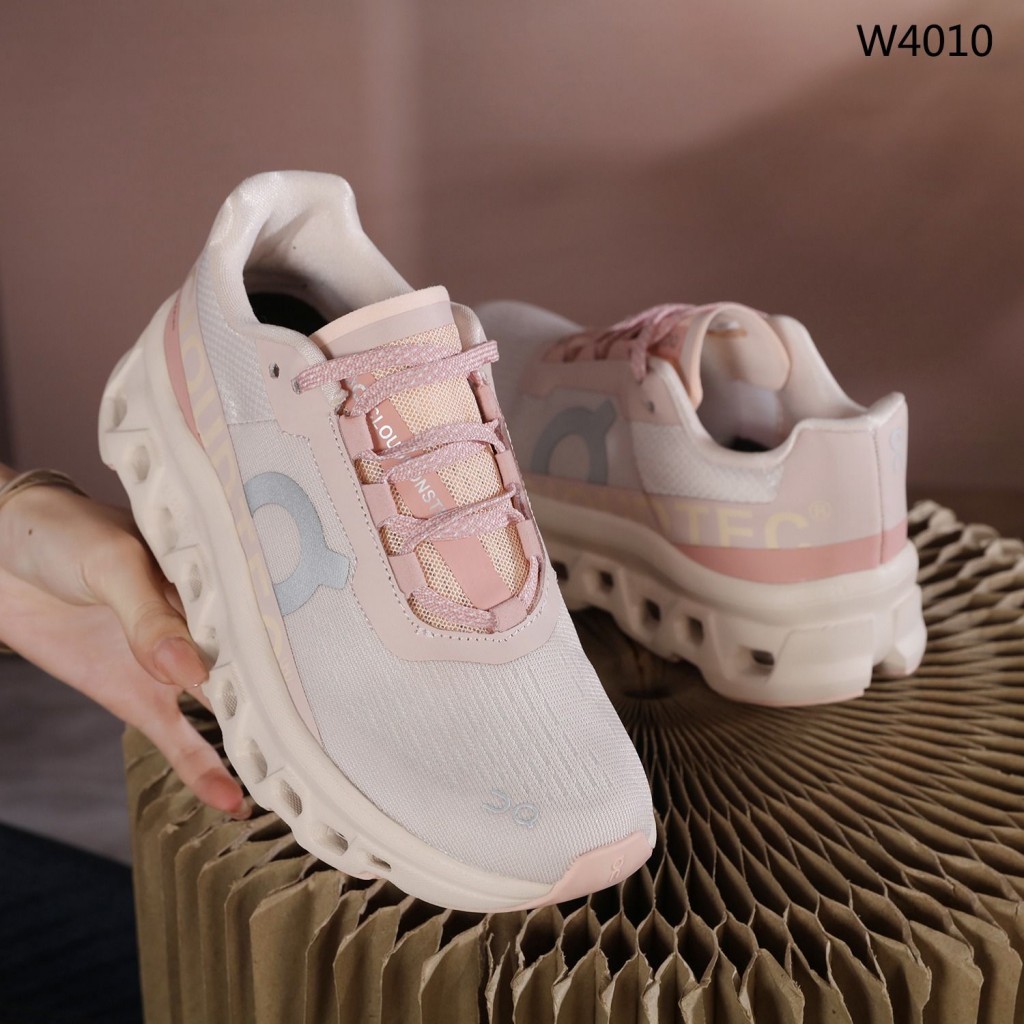 ON CLOUD RUNNING SNEAKERS