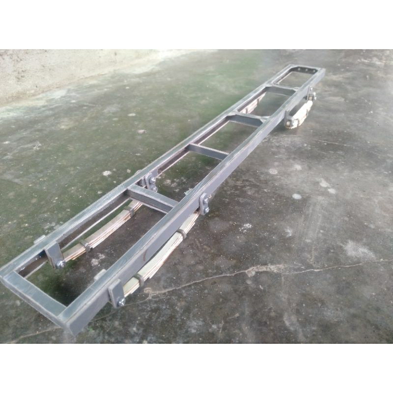 chasis/sasis miniatur truk skala 12 canter/giga