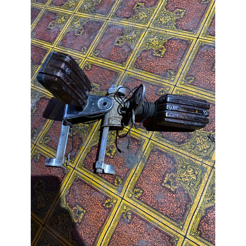 kupingan lampu/ pangkon, lampu kiri kanan sein yt115