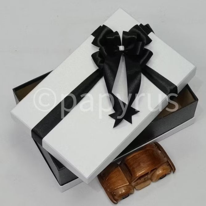 

PAPYRUS Sandwich 17,5x27,5 Tinggi 10cm Kotak Kado Gift Box Hadiah V2