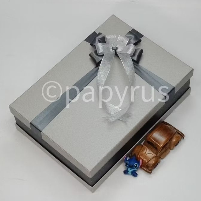 

PAPYRUS Sandwich 25x35 Tinggi 10cm Kotak Kado Gift Box V3