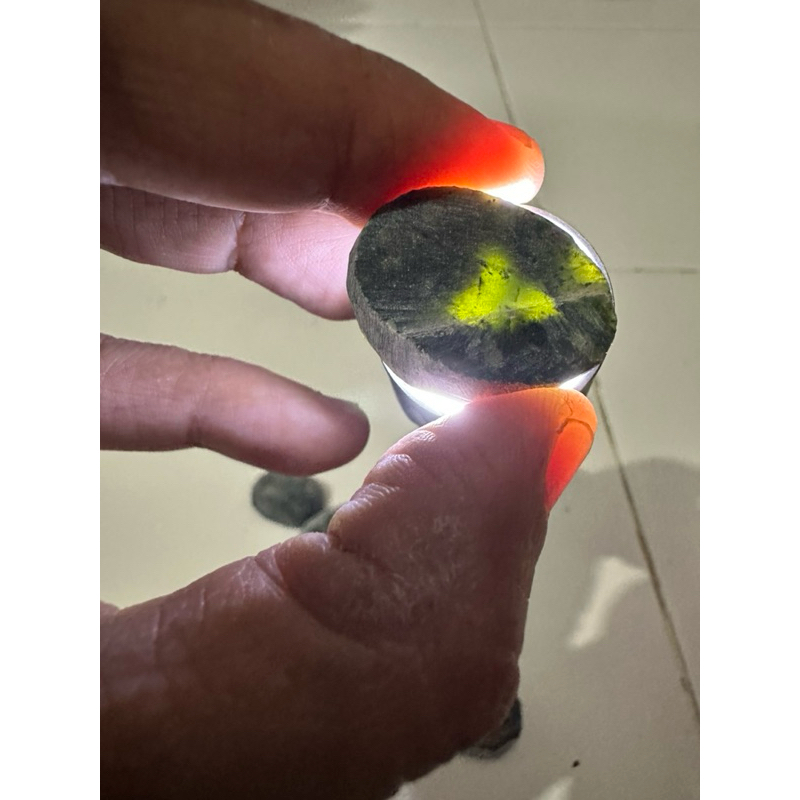 batu bacan hitam tembus hijau polkas siap di gosok