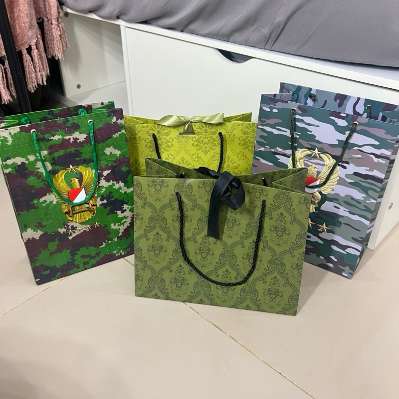 

4 Pcs Paper Bag A Series - Abri Militer Garuda Bintang 4 / Paperbag / Tas Kertas / Kantong Belanja (PRELOVED)