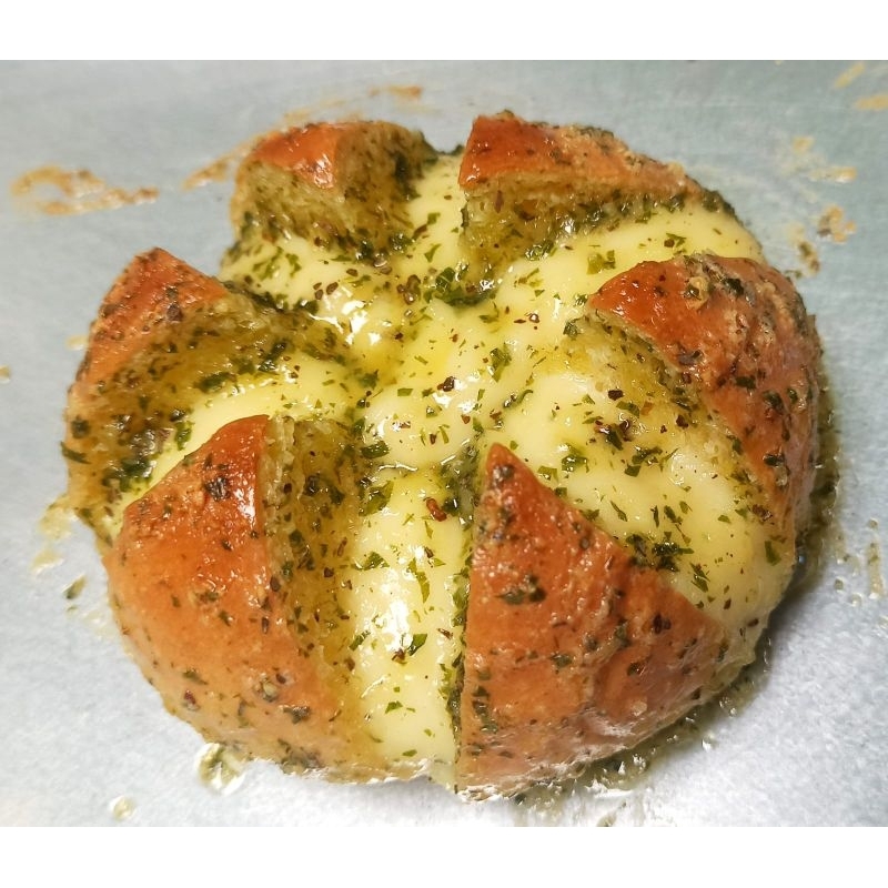 

Korean Garlic Cheese Bread by Kitchemplon Cookies