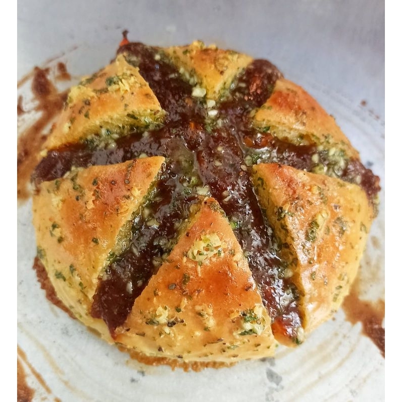

Italian Sauce Garlic Bread (with cheese & smoked beef sausage) by Kitchemplon