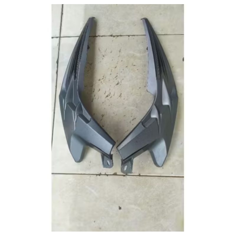 SAMBUNGAN BODY DEPAN YAMAHA XEON GT 125 ORIGINAL