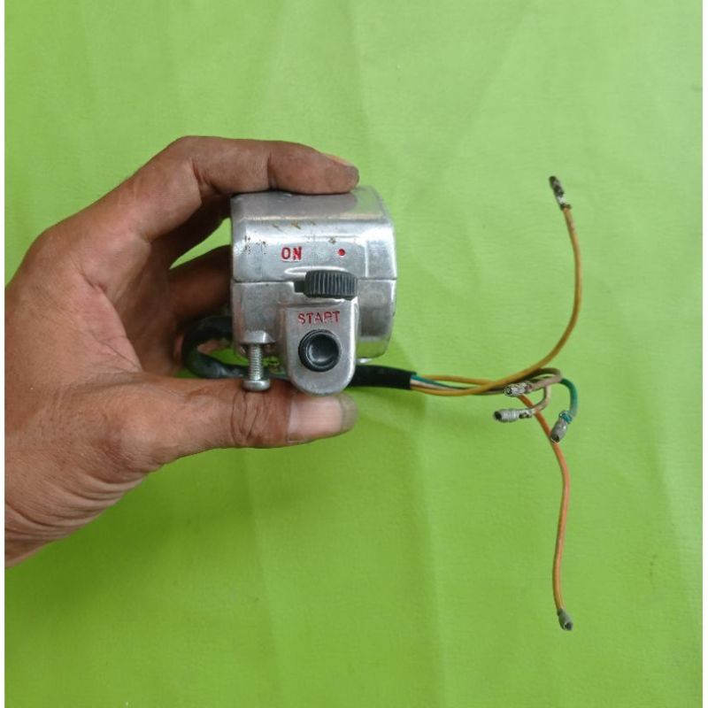 saklar kanan motor honda c700/c800.barang baru stok lama.cuci gudang