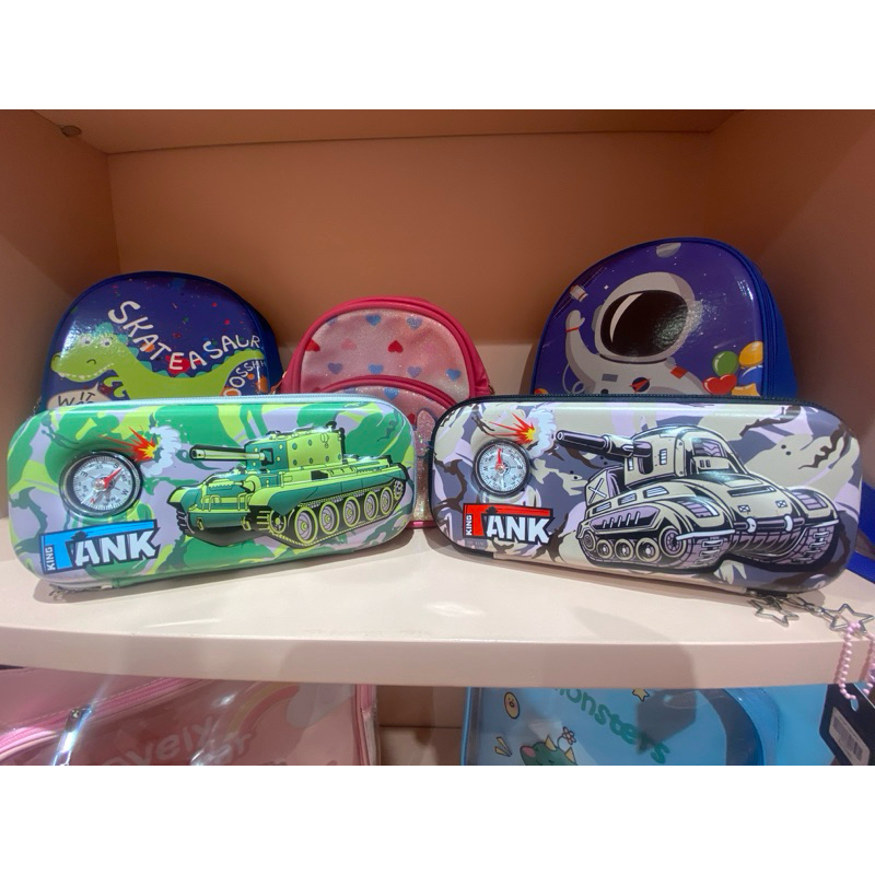 

Pink Ocean Kotak pensil anak Cowok motif Tank varian warna Hijau dan Hitam