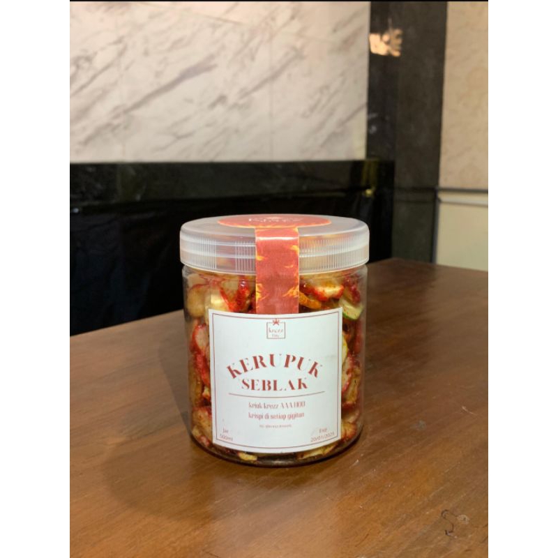 

KREZZ BITE seblak kerupuk pedas bantet daun jeruk