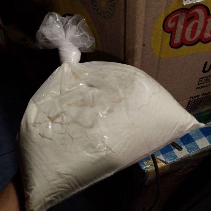 

Tepung Terigu Cakra Kembar Curah 1 kg