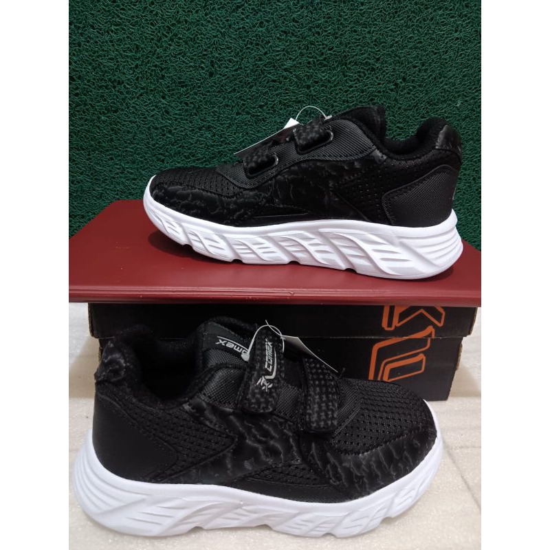 sepatu sekolah COMEX perekat Hitam putih bagus buat sekolah dan bepergian bahan ringan halus lem kua