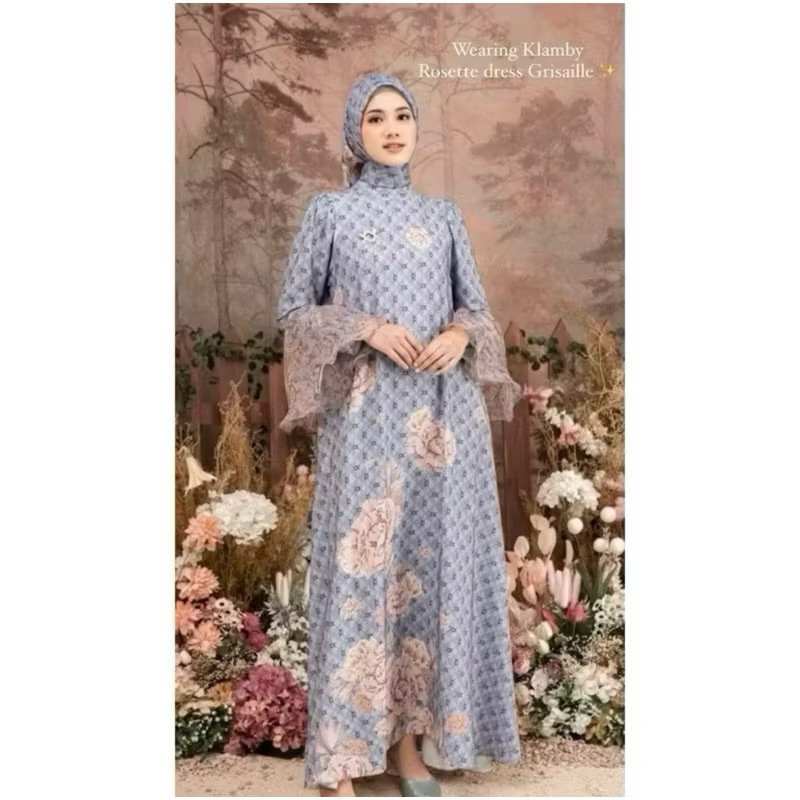 Rosette Dress Wearing Klamby