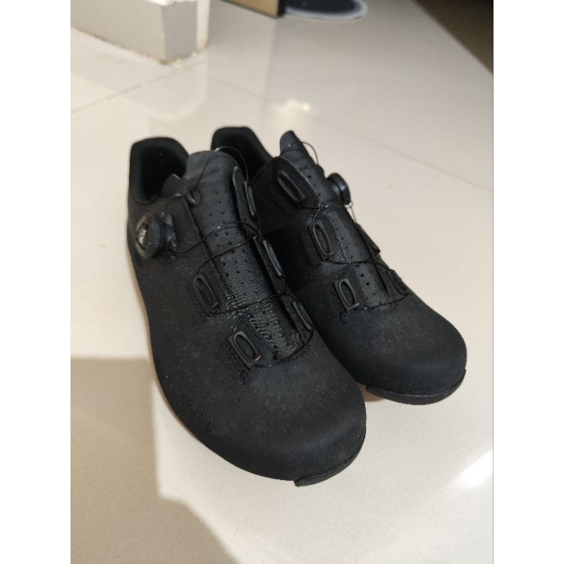 Sepatu cleat fizik tempo size 42