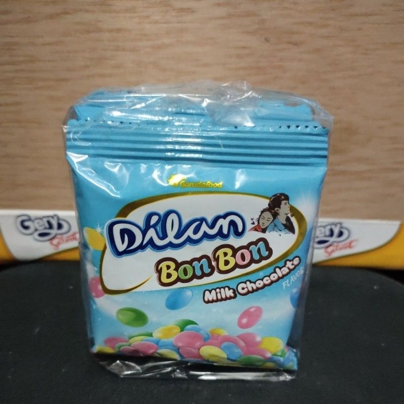 

Dilan bon bon milk chocolate sachet 1pak isi 10sachet@13gr