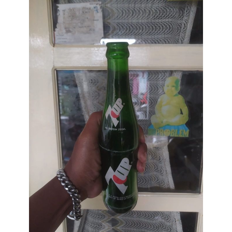 

( BOTOL KOSONG ) BOTOL KACA MINUMAN JADUL 7UP ( KOLEKSI PRODUK JADUL HANYA UNTUK PAJANGAN )