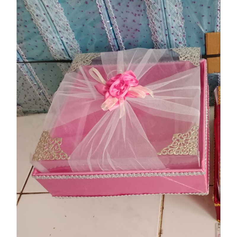 

kotak satuan kue kotak hantaran sudut siku mika tile + pink