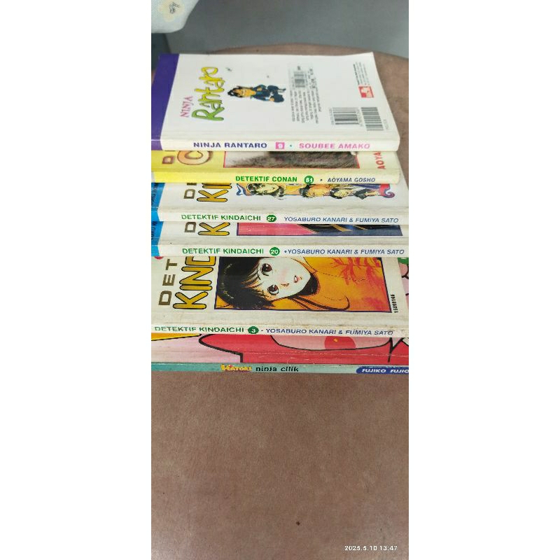Buku komik kartun conan, hatori, doraemon