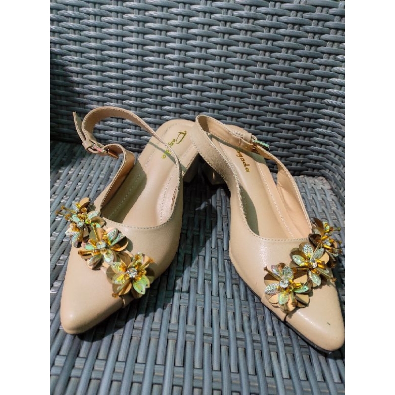 sepatu bekas Preloved heels wanita PAGODA second like new