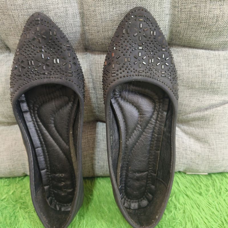 LAVIOLA Flat Shoes Hitam