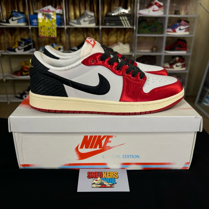 Sepatu fashion AJ1 Low OG Trophy Room BNIB (size45)