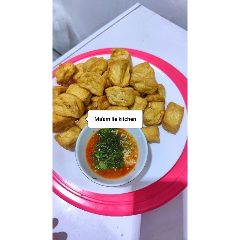 

Tahu goreng dengan cocolan sambel kim muk fan