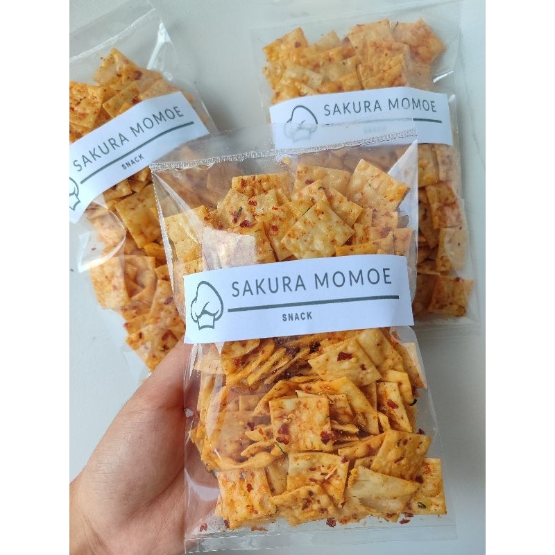 

PANGSIT CRISPY PEDAS CHILI OIL KEMASAN 100 GRAM