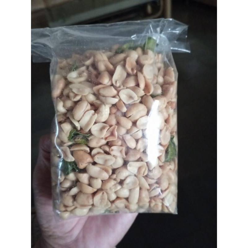 

Kacang Bawang Daun Jeruk, Renyah, Gurih