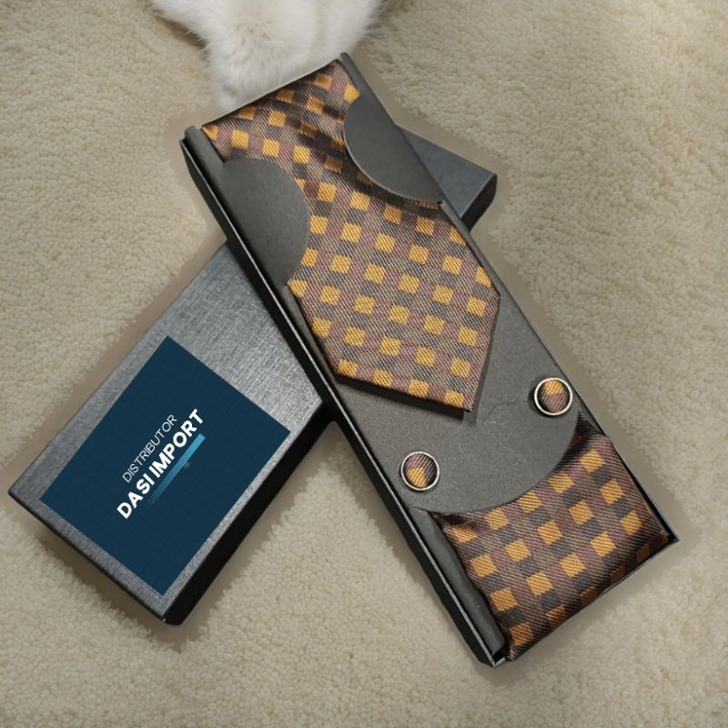 Dasi Panjang Coklat Motif + Saputangan Jas + Cluffing Manset
