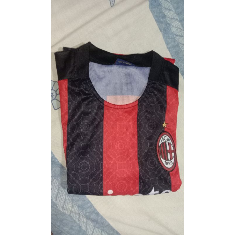 jersey printing ukuran M lokal second AC Milan ini ada minusnya ya foto nomor 10 minusnya hal kecil
