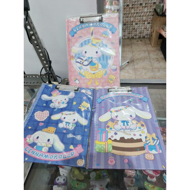 

Papan Jalan Papan Ujian Papan Absensi Motif Kuromu Cinnamonrol Lotso