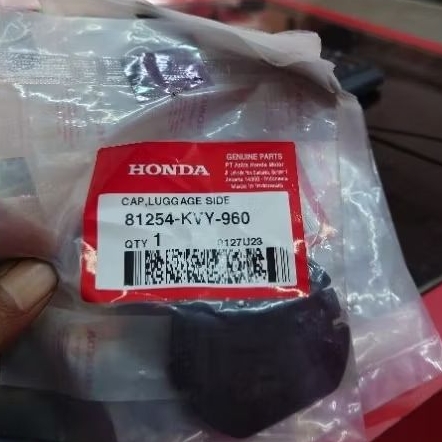 Cover Tutup Box Bagasi Beat Karbu 81254-KVY-960