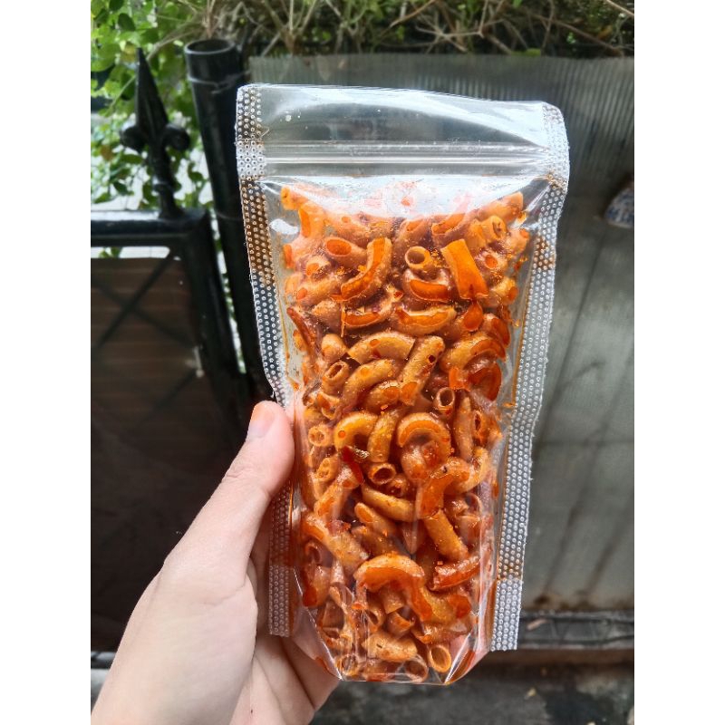 

makaroni nyemek bumbu pedas daun jeruk 100gr