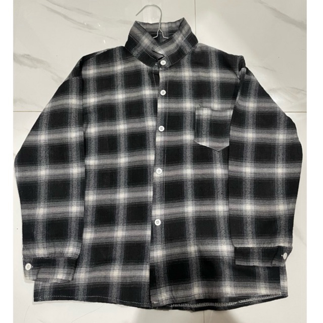 Kemeja flanel wanita warna hitam putih kotak