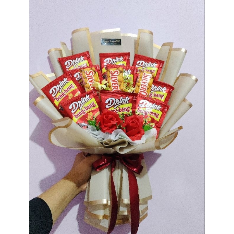 

Buket Coklat silverqueen 3 pict/Drink beng-beng 10pict/hadiah