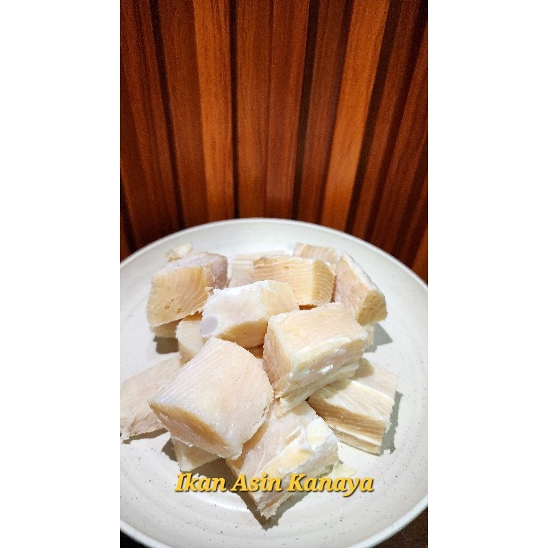 

Ikan Asin Cucut / Cucut Roti / Cucut Daging 100 gr / 250 gr.