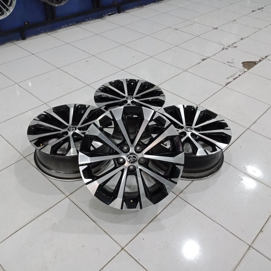 Velg Mobil Bekas Original Avanza Veloz Ring 17 lebar 6,5 et 45 Baud 5x100 kondisi bekas copotan bagu