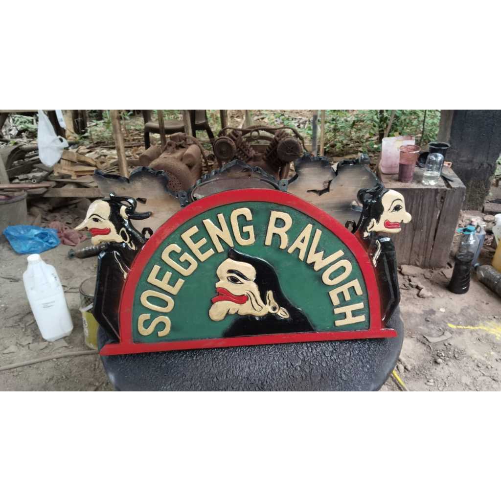 

tulisan sugeng rawuh ukir semar gareng dan petruk termurah finishing jawa klasik mewah bk Keris sengkelat majapahit mataram kartosuro kartasura Surakarta Yogyakarta nagasasra sabuk budaya jawa antik