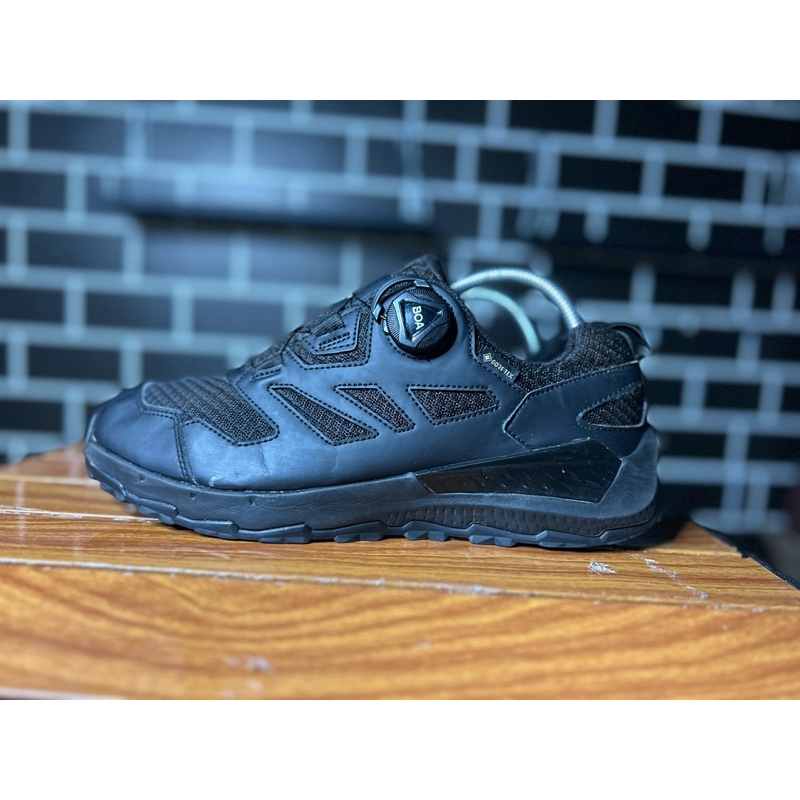 sepatu runing,trail runing full black k2 size 41 second