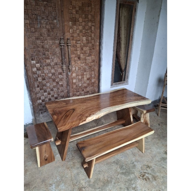 Set Meja Makan Trembesi Kayu Solid Utuh